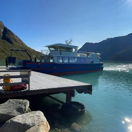 Апартаменты Modern 4-bedroom *