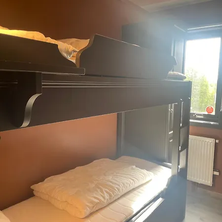 Modern 4-bedroom Apartment *