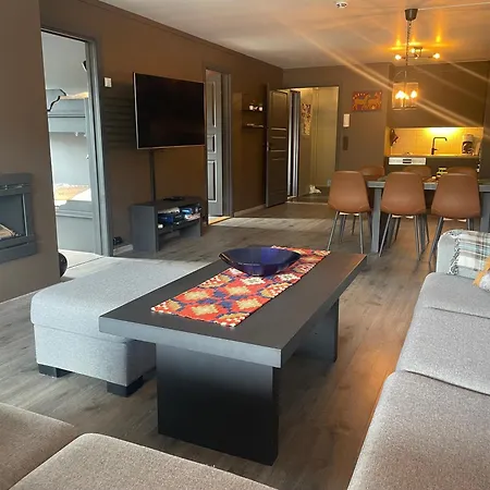 Modern 4-bedroom Lägenhet